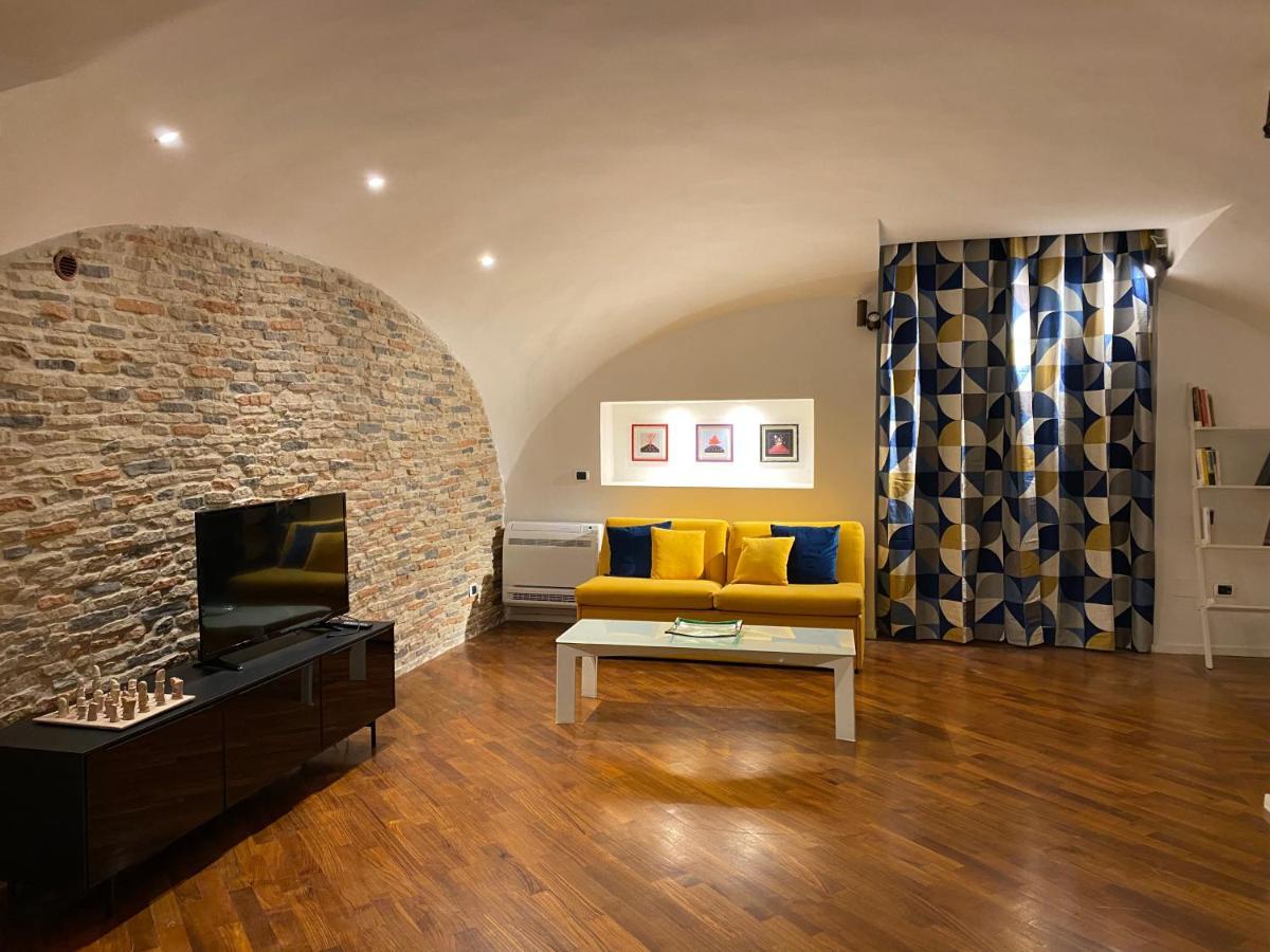 Casa Di Ermy A Chiaia *
