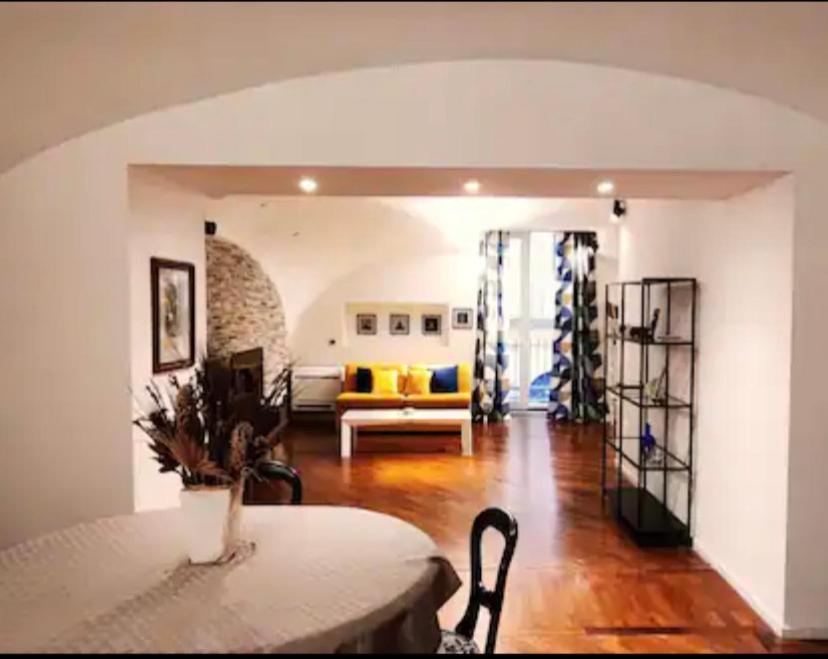 Appartamento Casa Di Ermy A Chiaia