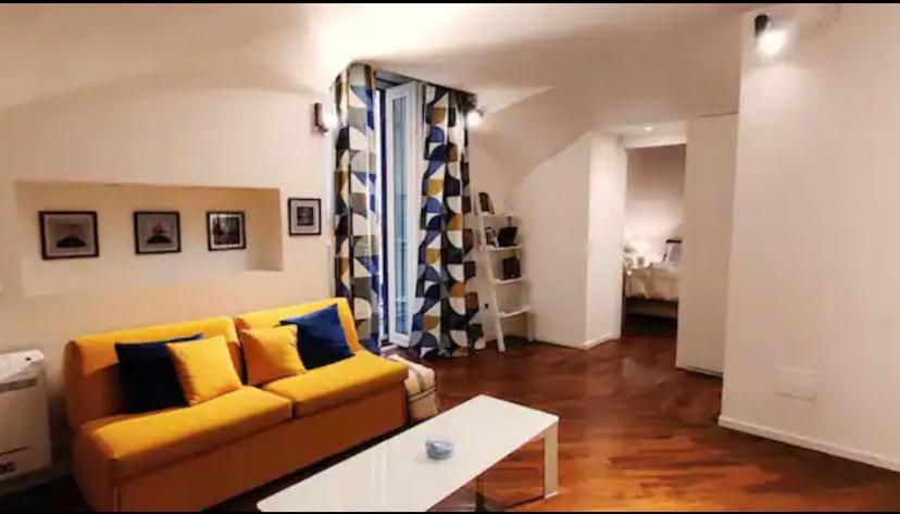 Appartamento Casa Di Ermy A Chiaia